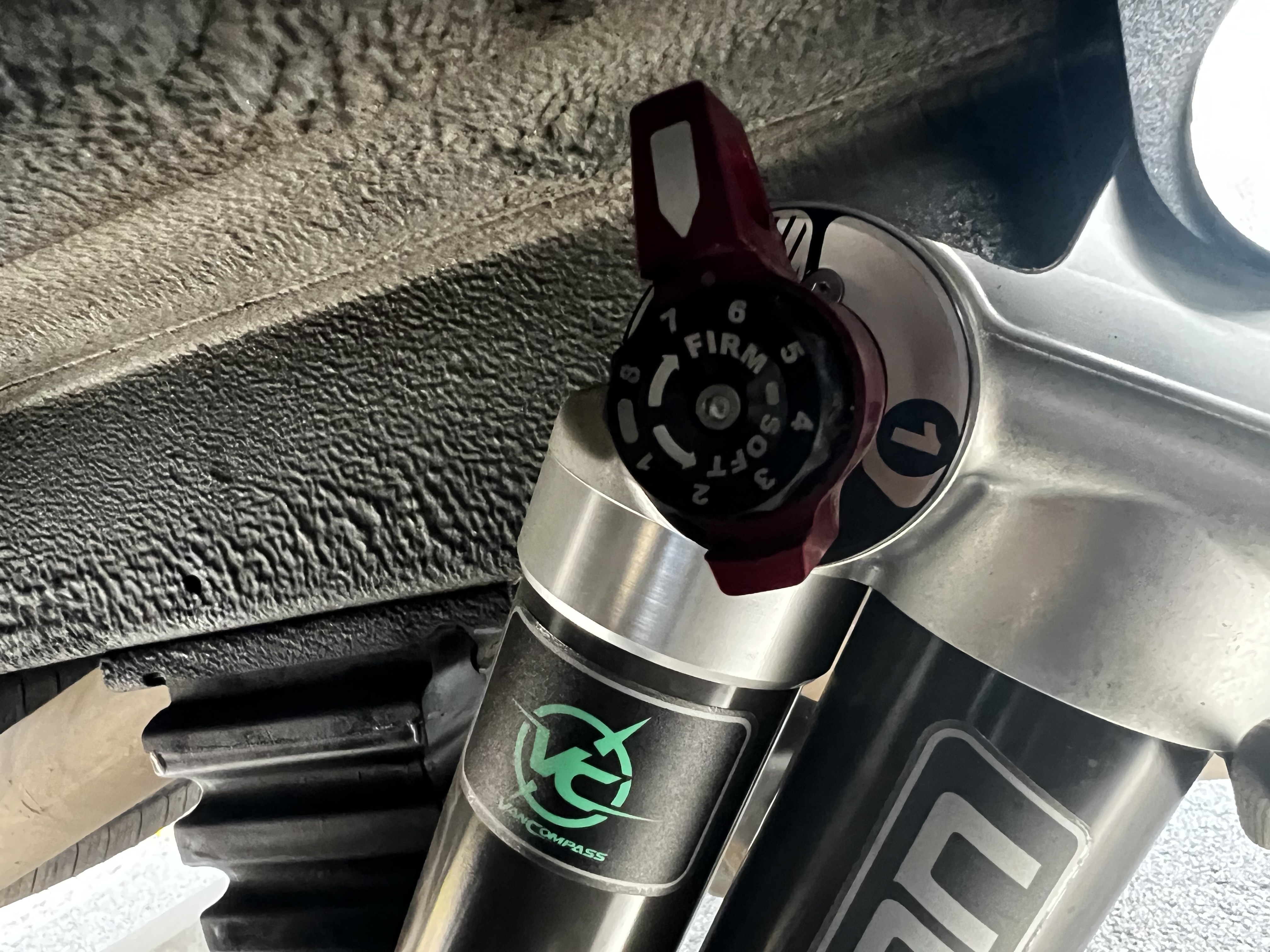 Falcon 3.3 SP2 Fast Adjust Rear Shocks